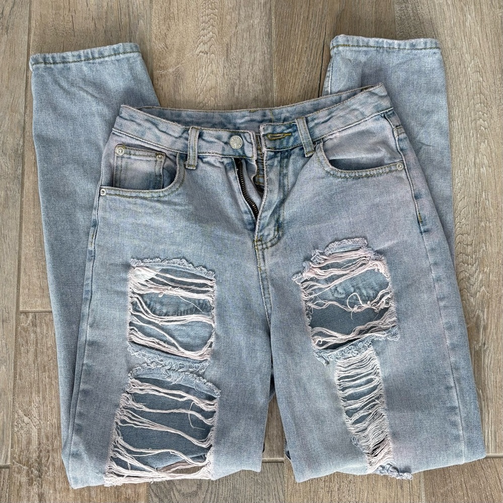 Straight leg ripped jeans